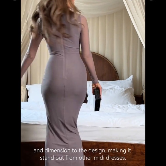 🎉 Captivating Elegant midi dress with mock neck and ruched mesh detailing - Picture 6 of 16